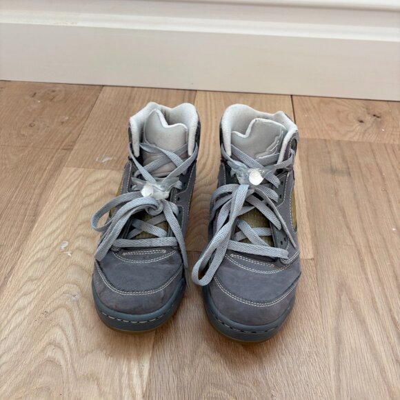 Nike Air Jordan 5 Retro Wolf Grey Kids Boys Sneakers - Picture 2 of 5